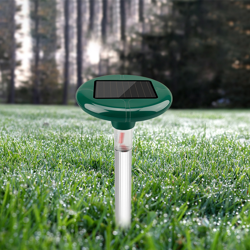 Hot Selling Customized Solar Mole Repellent with Colorful Garden Light for Pest Control