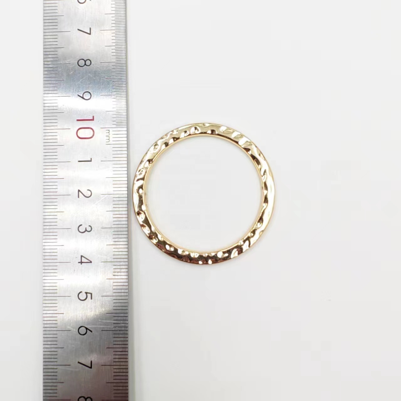 Кольцо металлическое для бикини 35 мм с текстурой