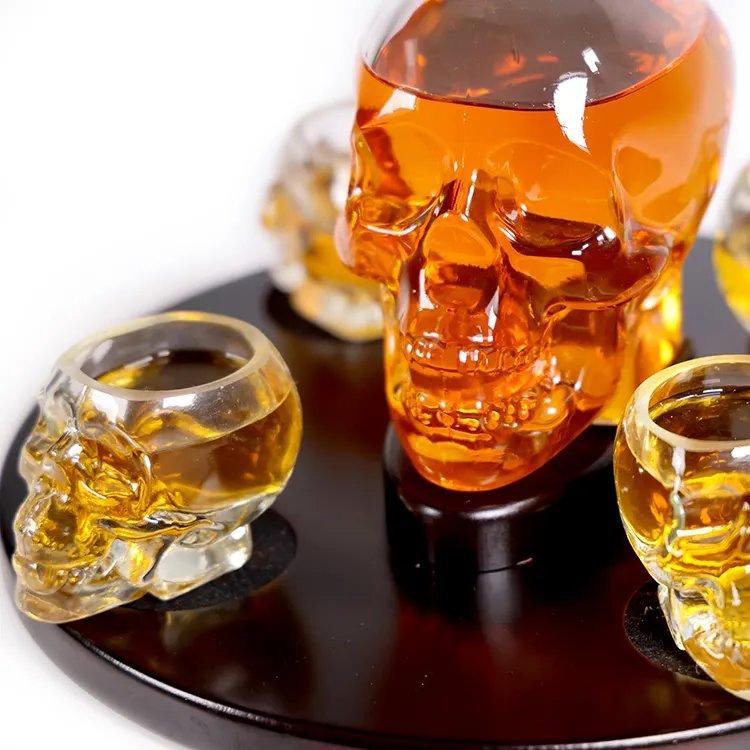 700ml High Borosilicate Handmade Unique Skull Shape Glass Whiskey Wine Decanter