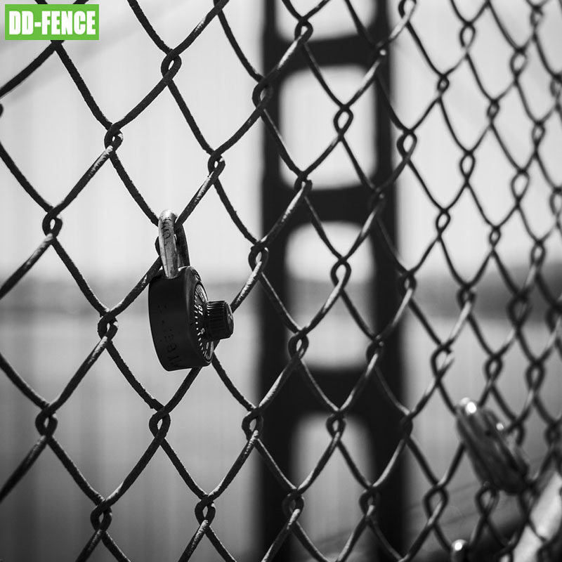 8FT 6FT 4FT Galvanized Diamond Fence Cyclone Wire Mesh 9 Gauge Black Chain Link Fence