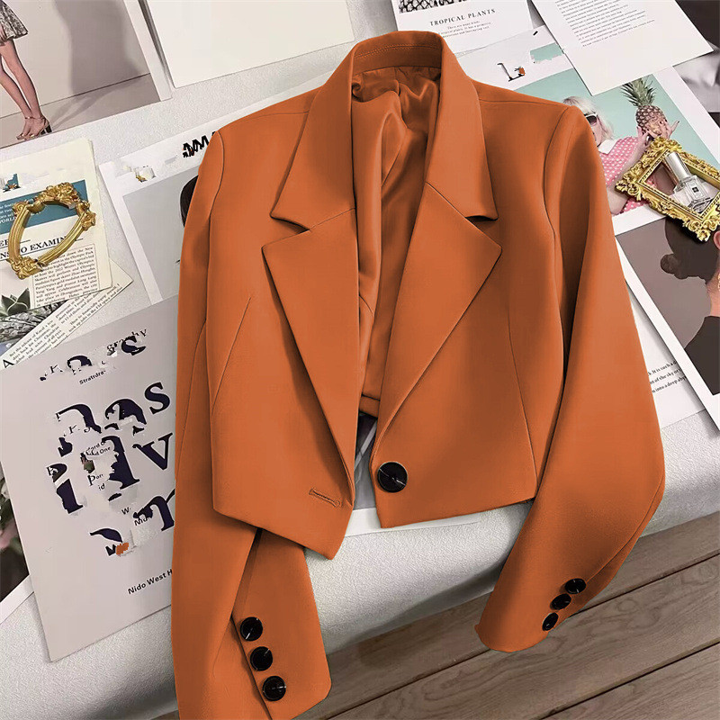 Блейзер женский весна-осень с лацканами на пуговице