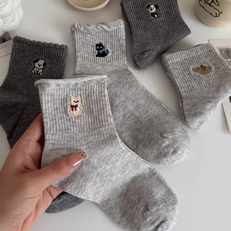 High Quality Women's Crew Socks Embroidered Bear Design Breathable Anti-Bacterial for Autumn Season Knitted Logo