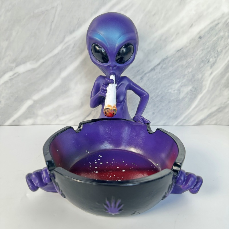Smoking Accessories Wholesale Fancy Alien Cigar Ashtray Resin Ashtray