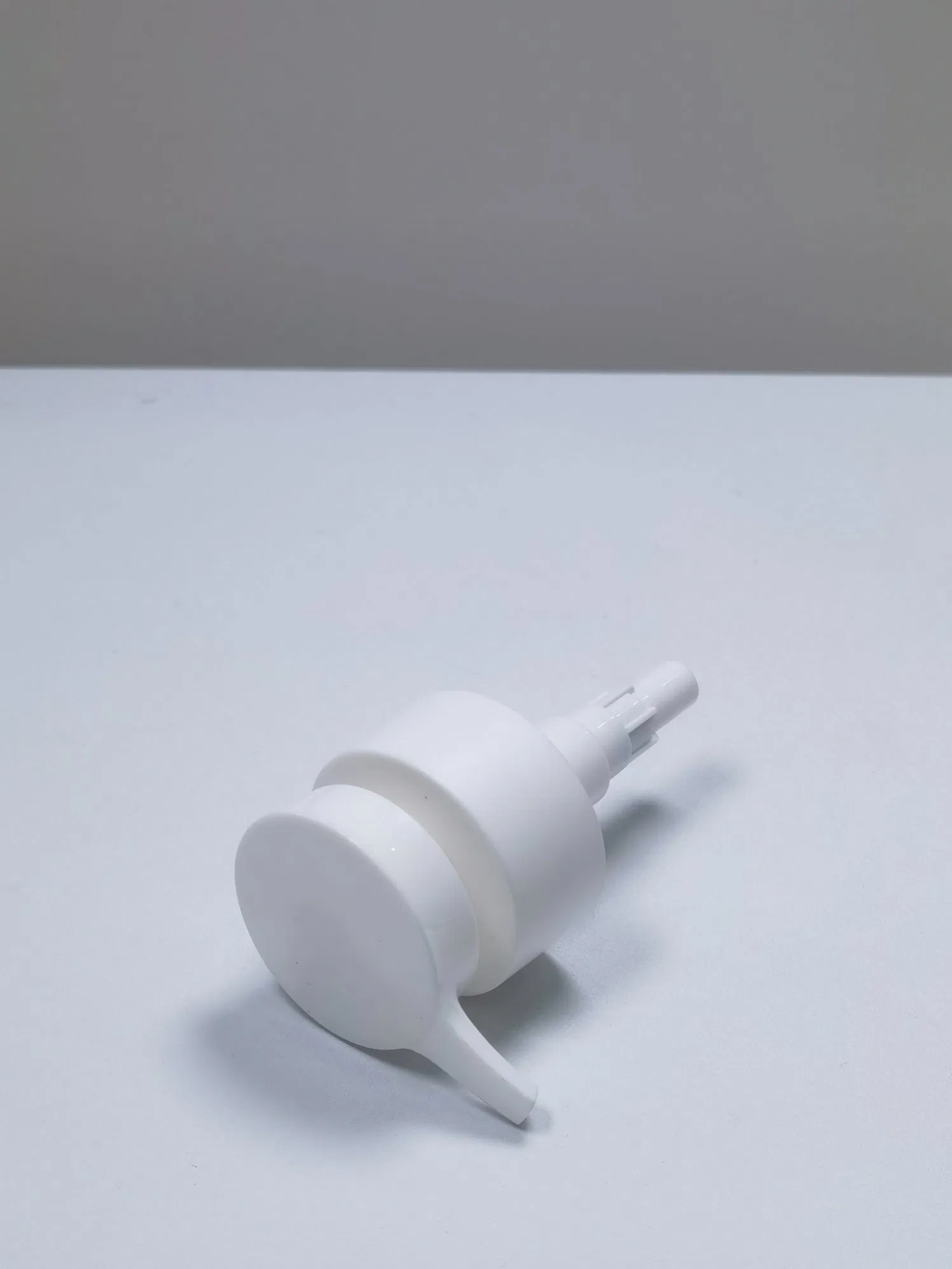 Professional Custom Cosmetic Packaging PP Plastic Blue Lotion Dispenser Pump for Shampoo Bottl