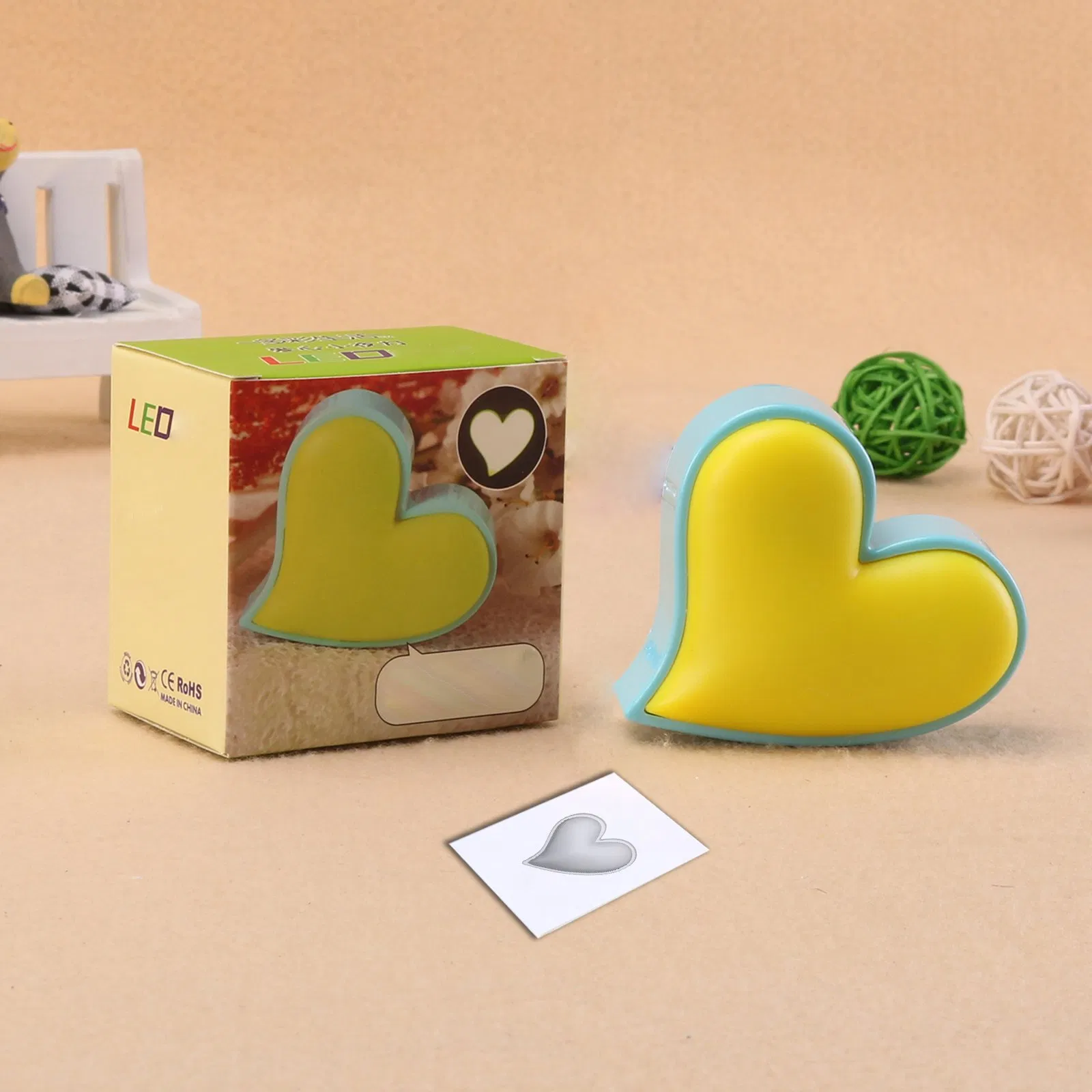 Ночник 145 Love Night Light, компактный, с розеткой