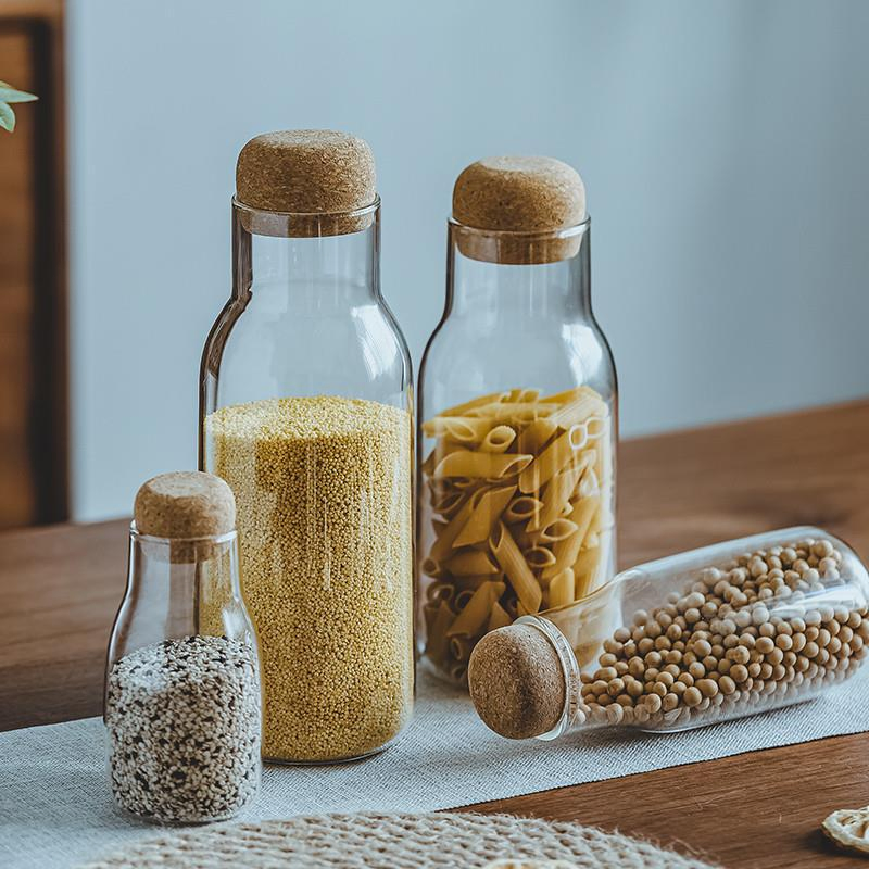 Стеклянная банка для хранения продуктов с пробкой