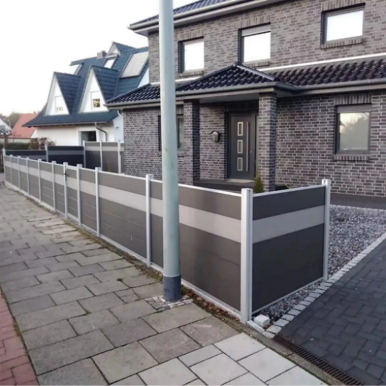 Price Cheap Manufacture Park Garden WPC Fence Outdoor Decking Anti Insect Waterproof Composite Fence Sale Well