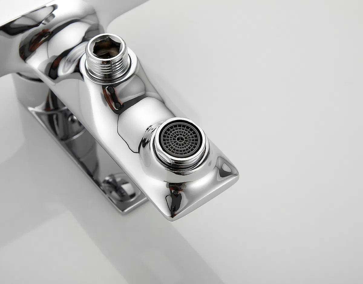 Bath Mixer Bathroom Faucet Single Lever Hot and Cold6353353c