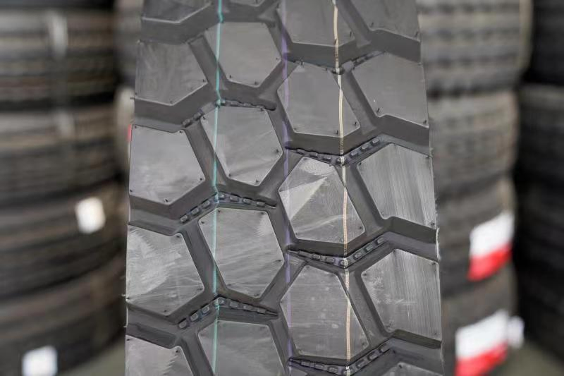 Aulice Radial Tube Truck Tyre 1000R20 1100R20 1200R20 for Heavy Duty Truck and Bus