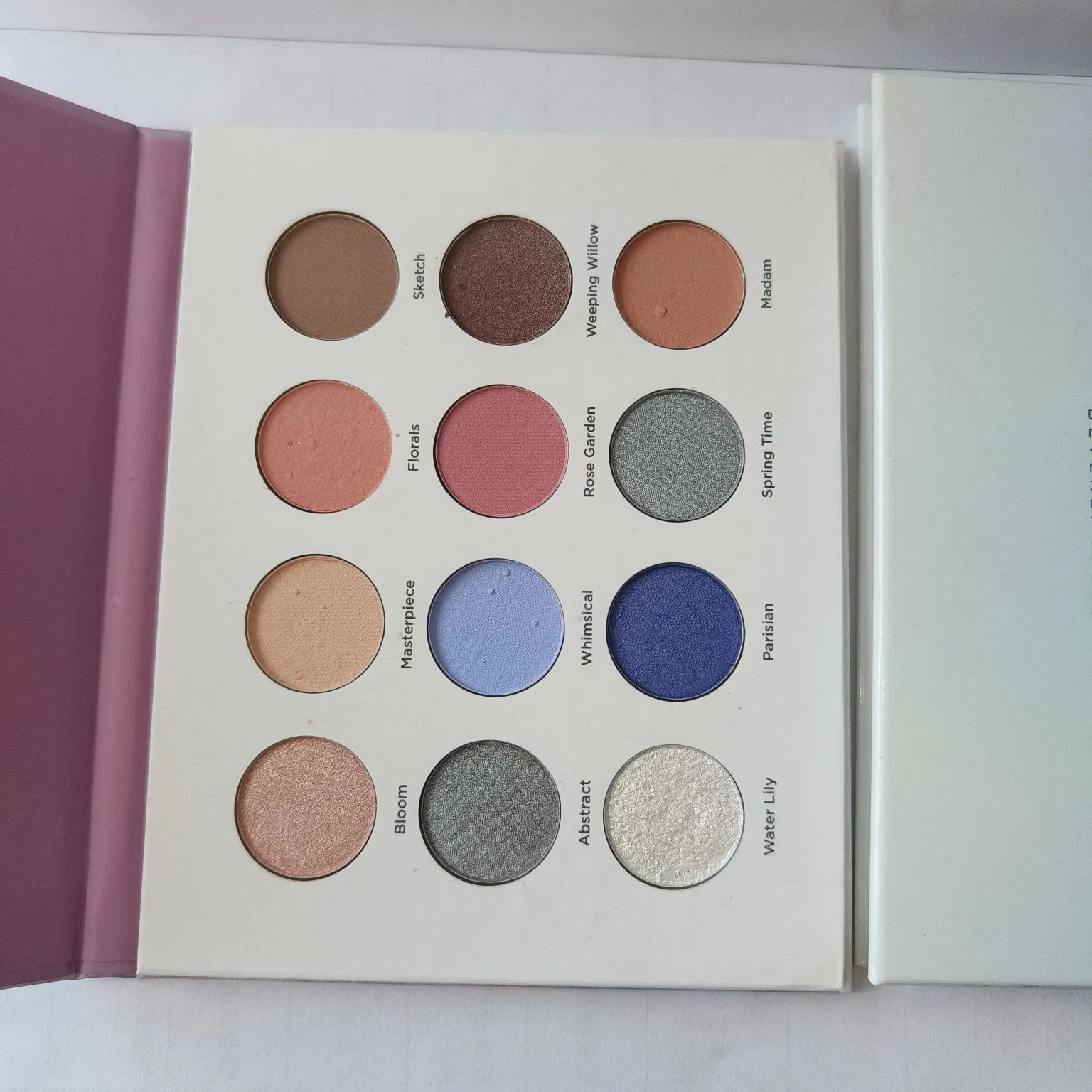 Vibrant and Versatile Eyeshadow Palette for Stunning Styles