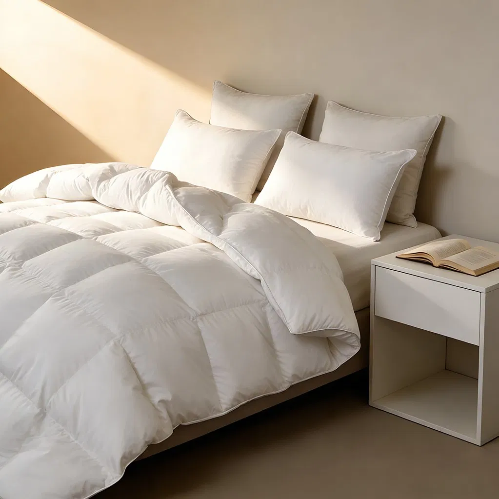 Lightweight Quilt with Ultra-Soft Comforter Down Feather Luxury Quvet Hotel Home