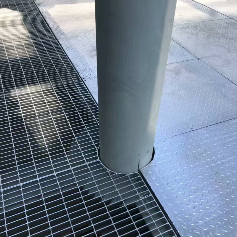 Serrated Type Grating Bar Metal Building Materials Galvanized Ms Drain Car Park Drainage Steel Grating for Construction