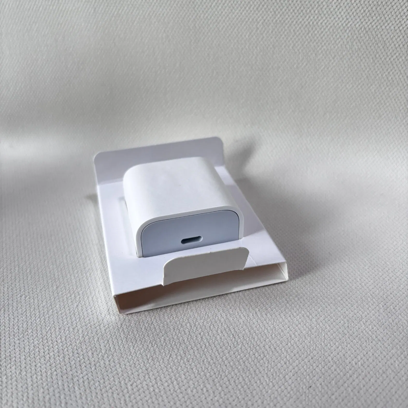 Top1, High-Quality Products with Factory Wholesale Price! a Travel Tool for All Users, Mini Three-Plug Charger with USB-C Interface Compatible with All Phones