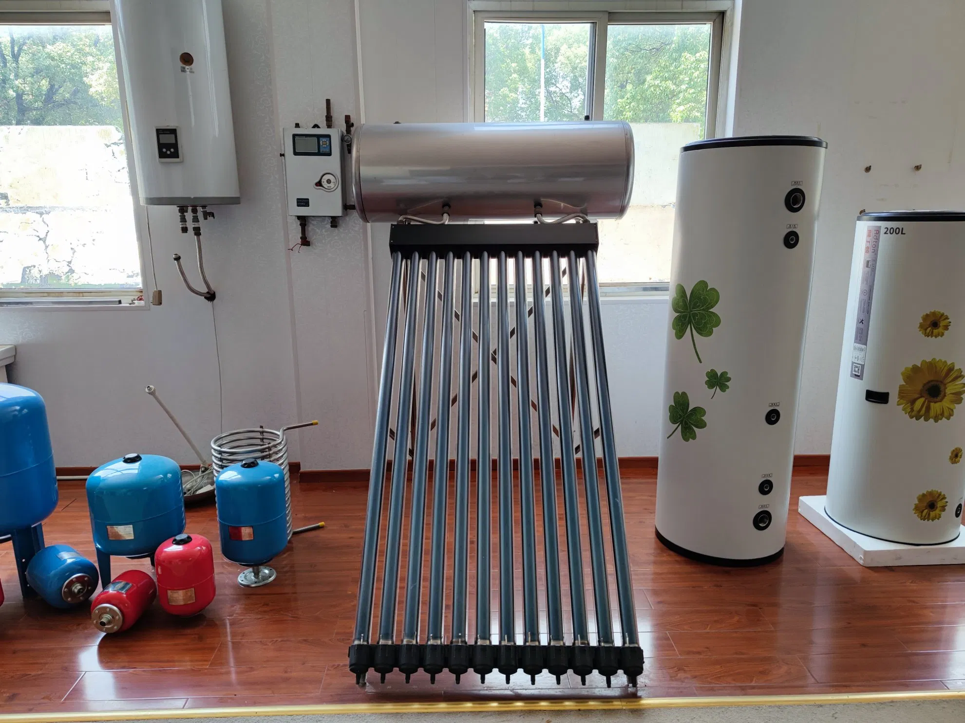 Reliable Solar Water Heater with Innovative Borosilicate Glass Tubes