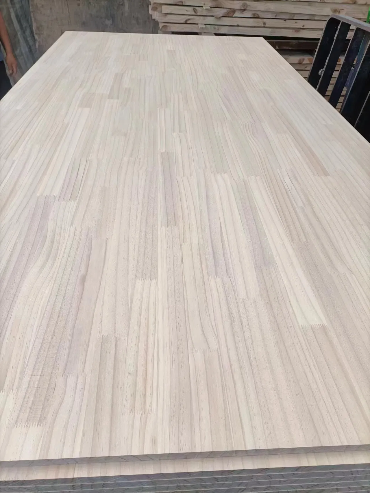 AA Grade Radiata Pine Lumber Figure Jointing Planks for Furniture Pine Timber Board