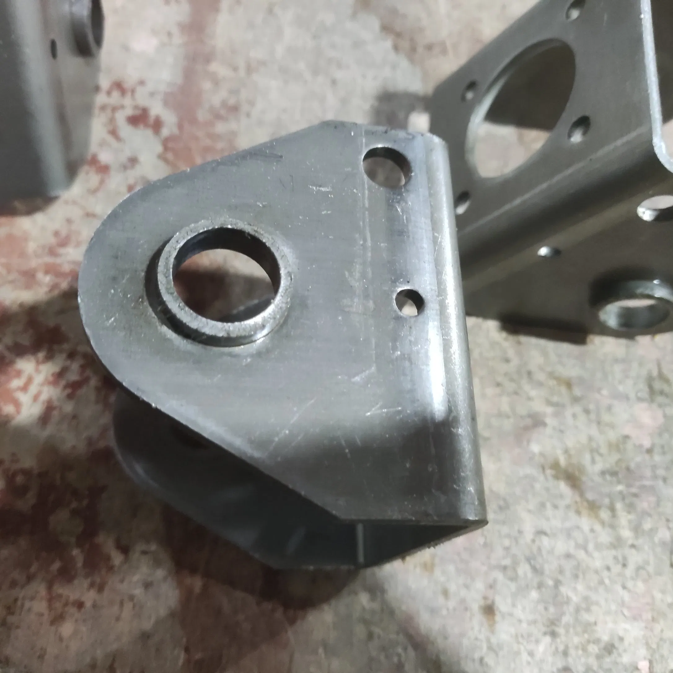 U-образный фланец-кронштейн для авто, штамповка