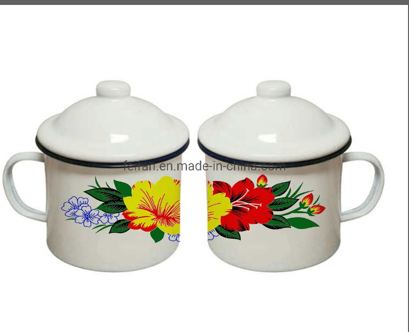 Большая эмалированная кружка с цветочным декором