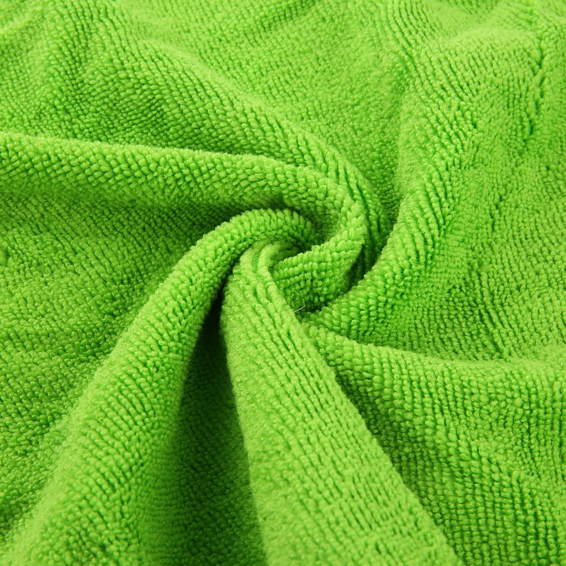 Soft Microfiber Cleaning Cloth for Efficient Household and Car Care