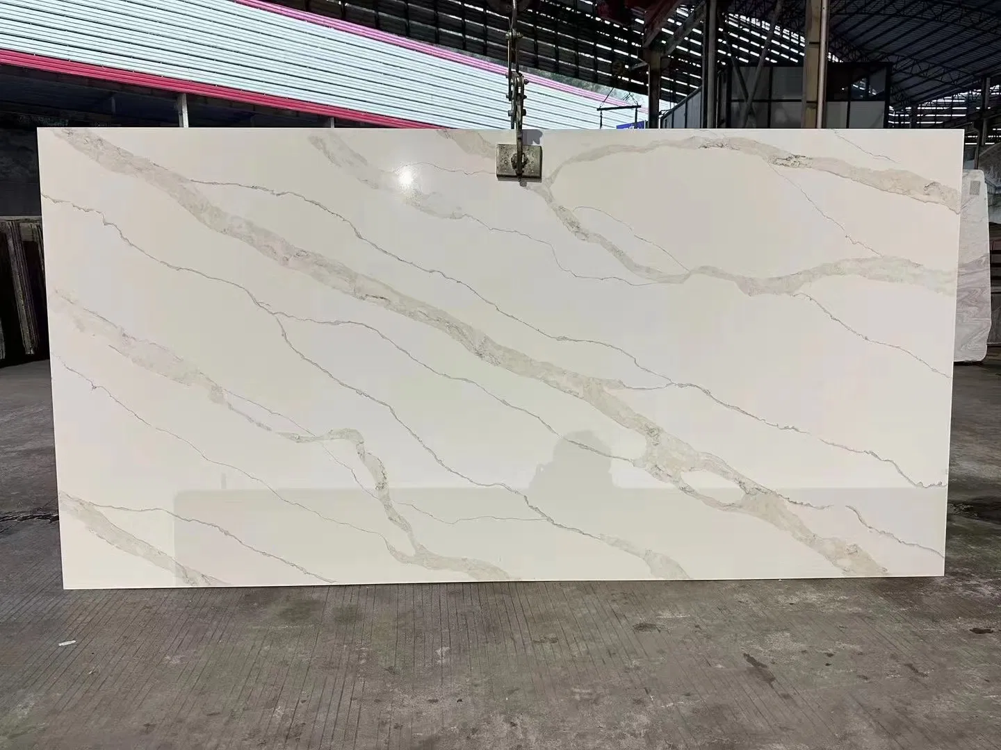 Polished Calacatta Customized Solid Surface/White/Black/Grey/Yellow/Gold Artificial Marble/Engineered Quartz Stone Slab for Kitchen/Bathroom/Island/Worktops/Van