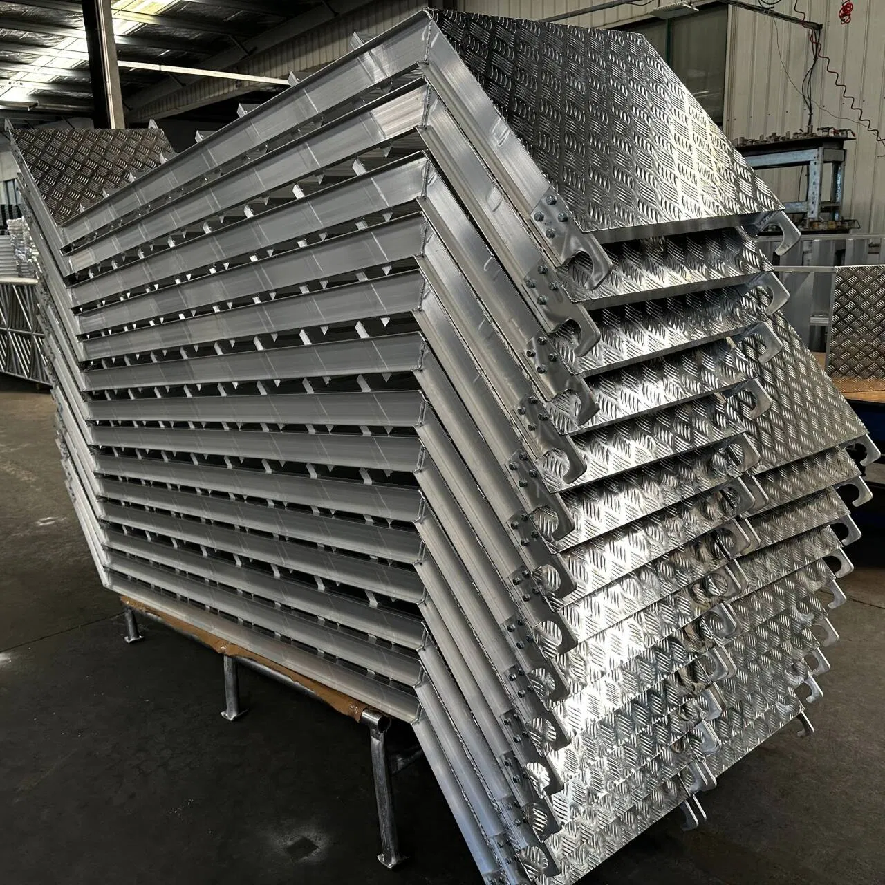 Rapid Manufacturer Mobile Hight Quality Foldable Tower Aluminum Portable Hanging Folding Aluminium Scaffolding Ladder