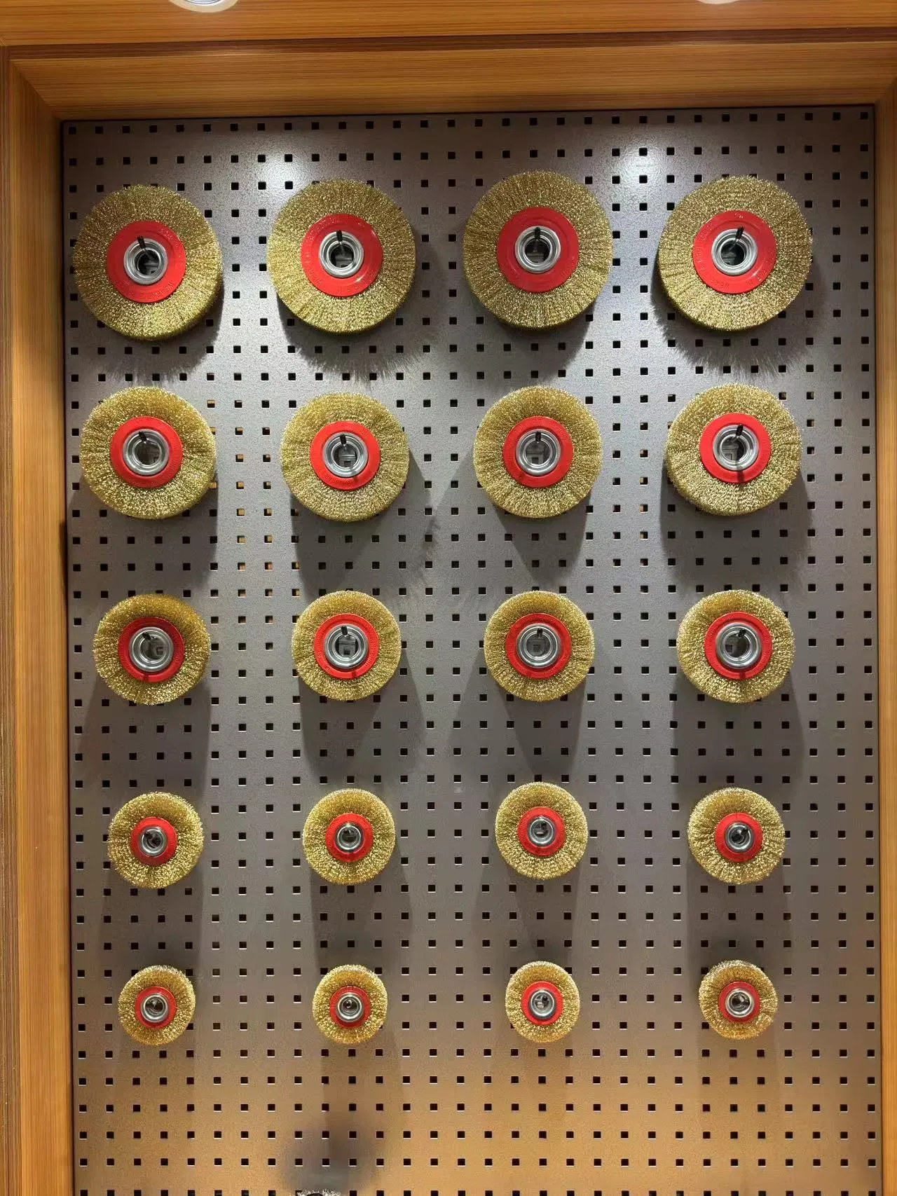 High-Performance Circular Brushes for Rapid Shipping and Quality Assurance