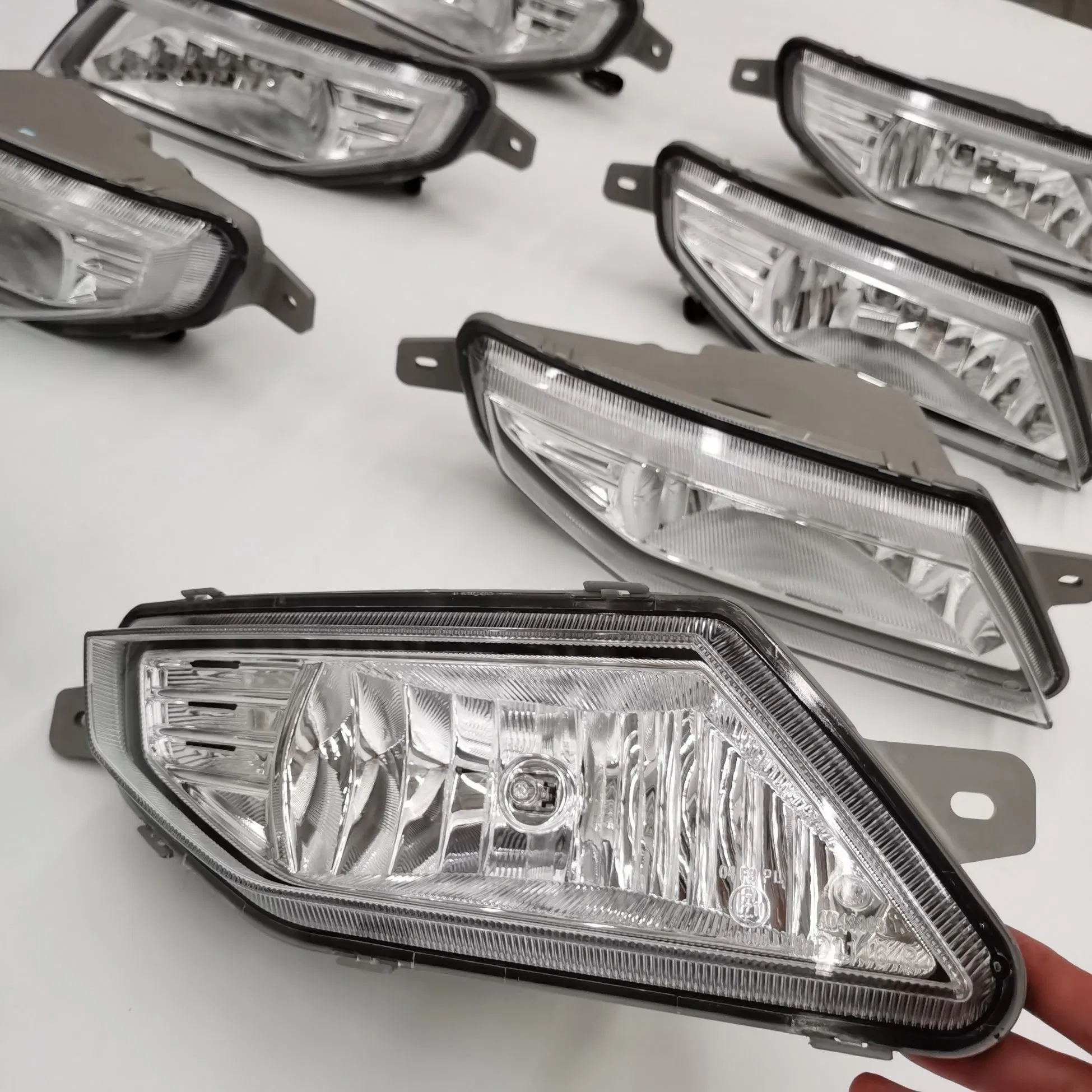 Передние противотуманные фары LED для автобусов Adiputro