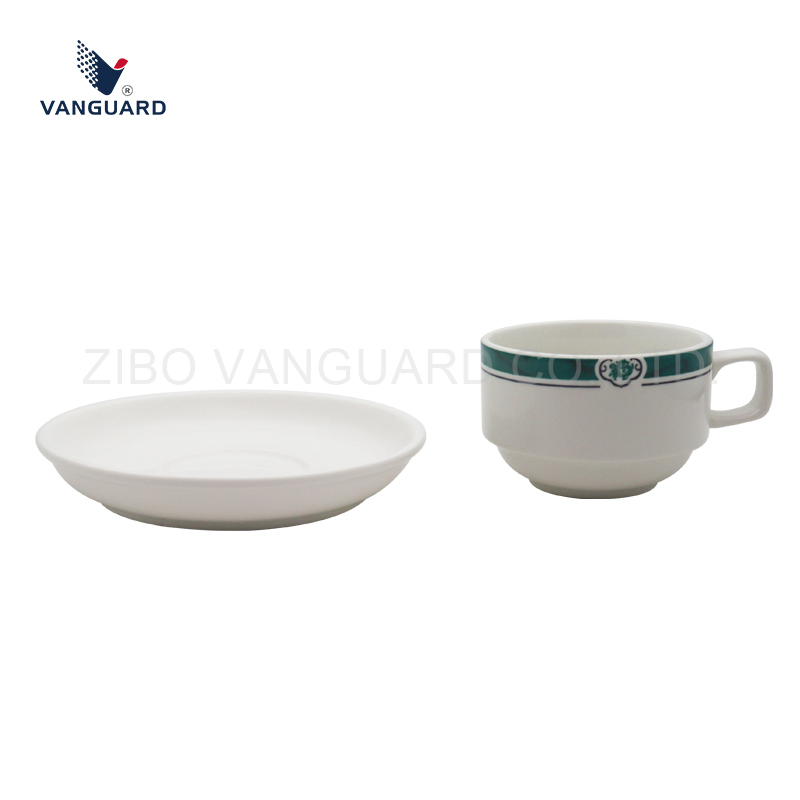 Набор керамических чашек для эспрессо с блюдцами