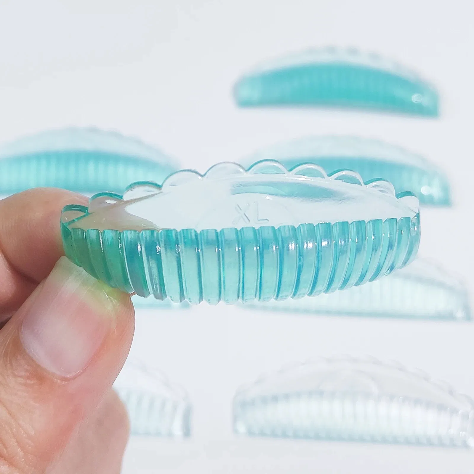 Wholesale Translucent Eyelash Lifting Pads Self-Sticky Eyelash Lift Rod Lash Lift Shield for Salon Use Reusable Lash Perm Roller