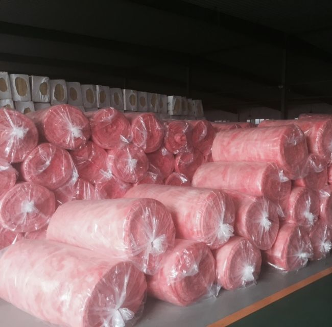 Glass Wool Roofing Heat Insulation Pink Glass Wool Blanket Colored Glass Wool Roll Environmental Friendly