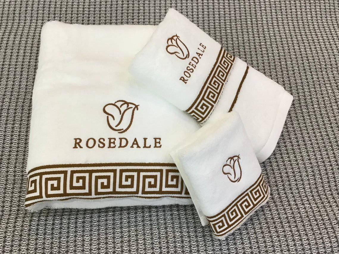Wholesale Custom Logo Plain White Color 100% Cotton Bath Hotel Towel