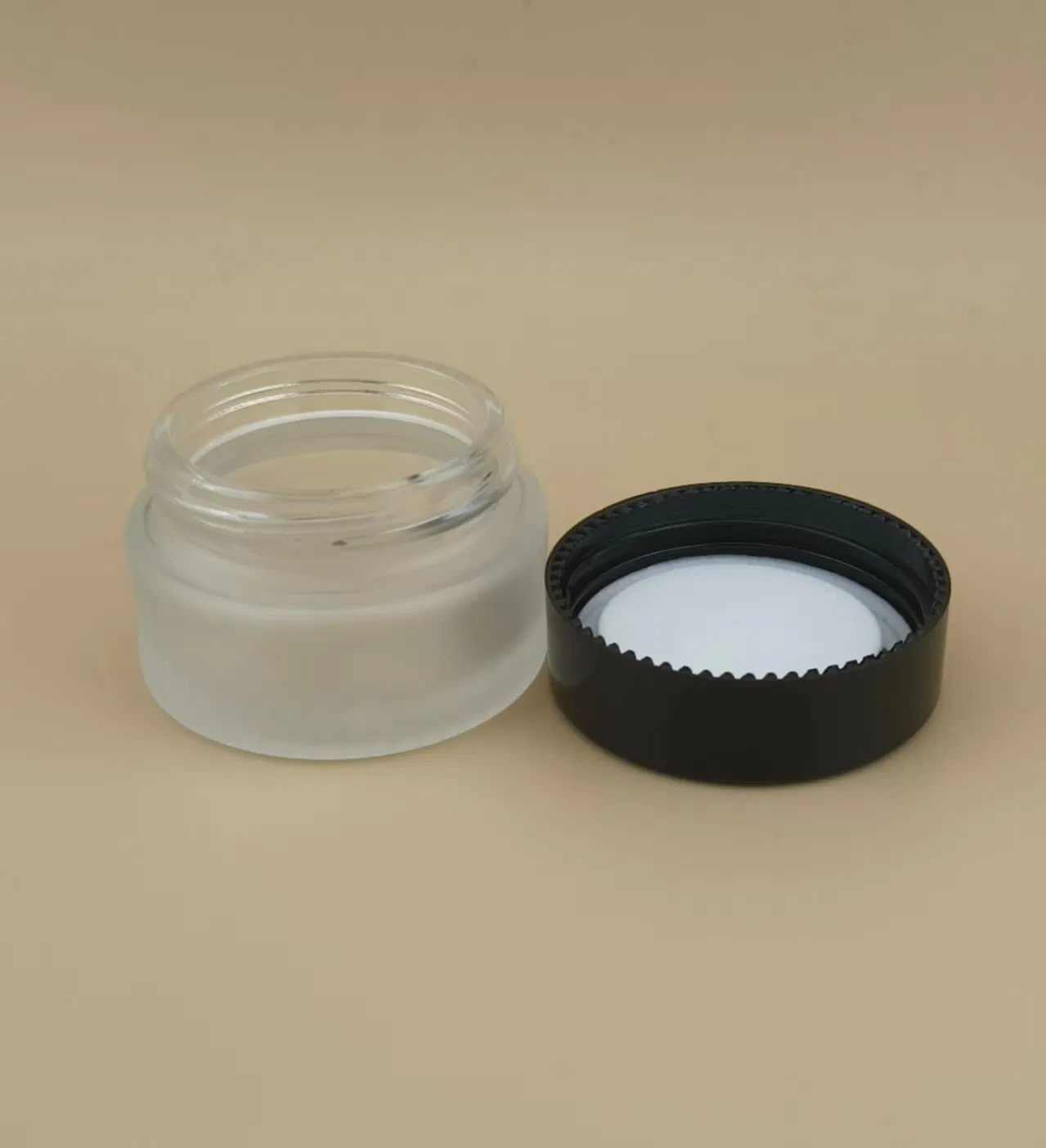 Clear Ribbed Glass Cream Jar with Black Screw Lid for Female Lotion