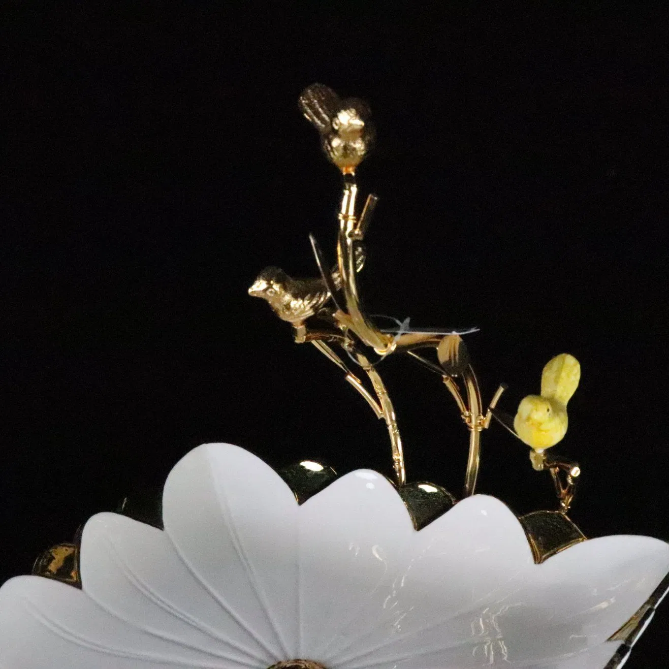 Gold Plated Iron Art Paired with Ceramics Wholesale Kitchenware Market Home Decoration Gift