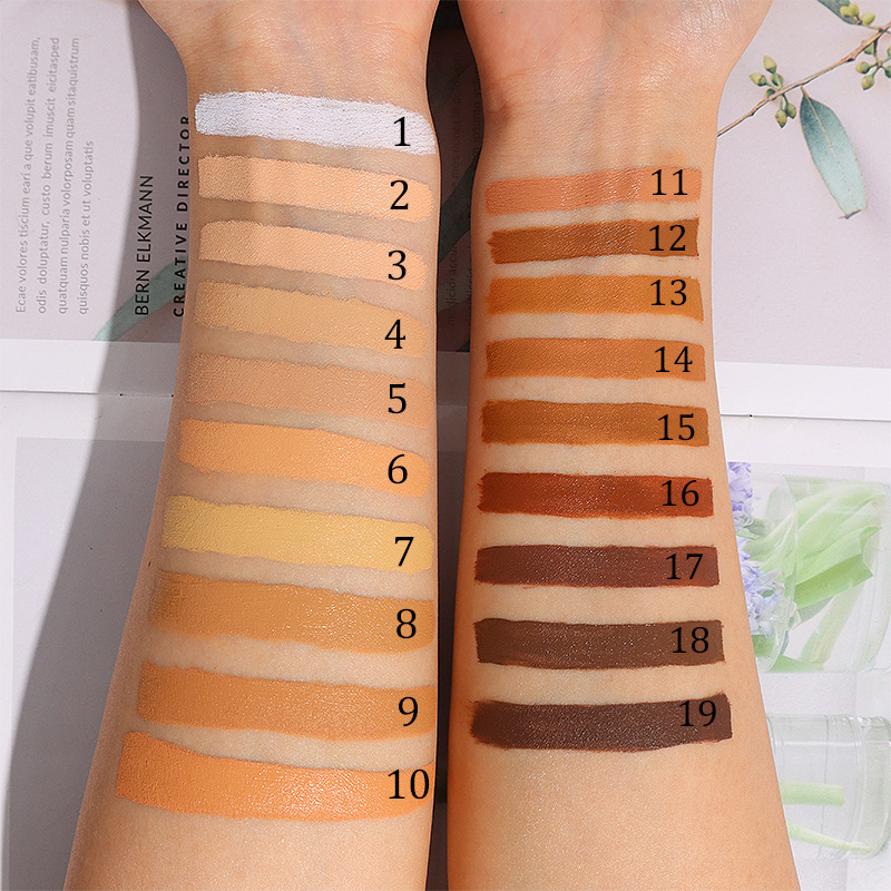 Vegan Matte Cream Concealer Palette in Black and White Packaging