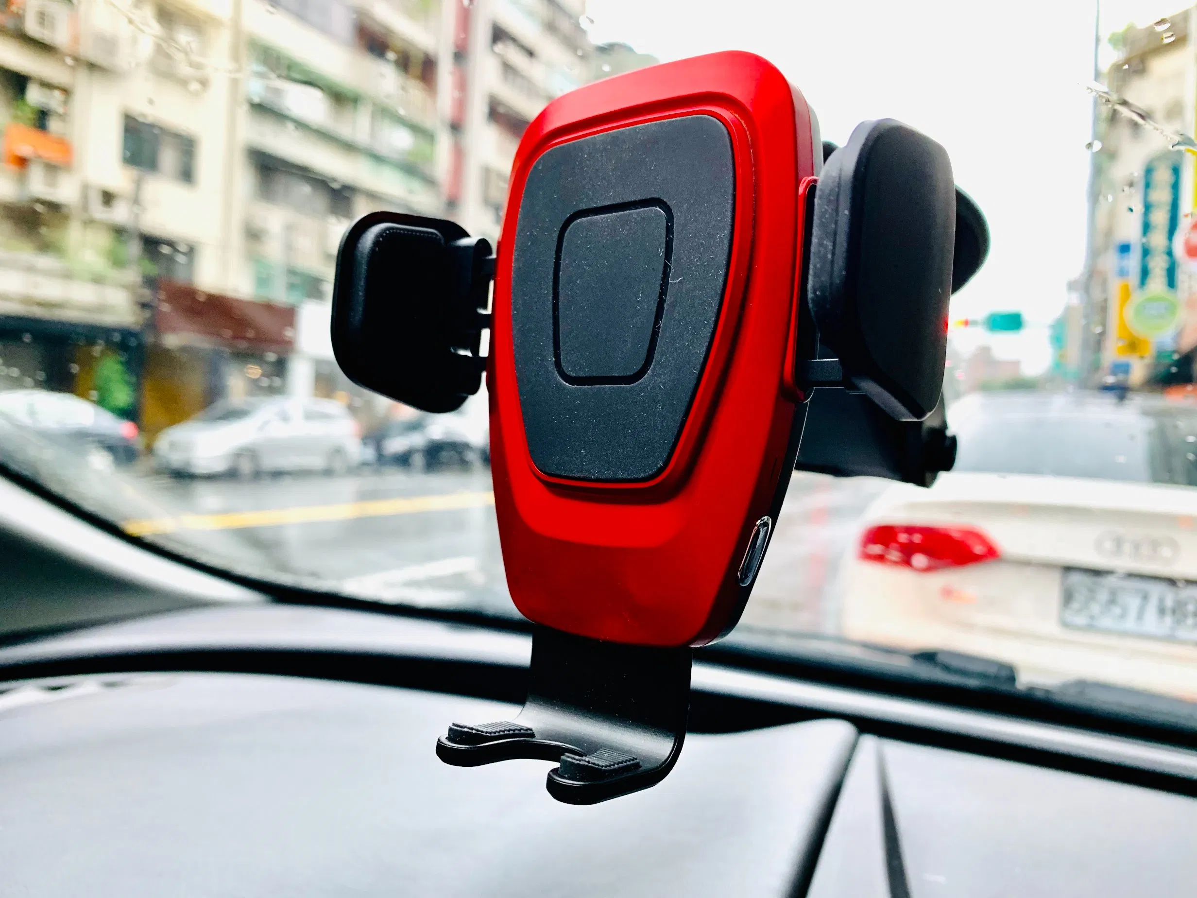 Беспроводное крепление-зарядка 15W для телефона в авто