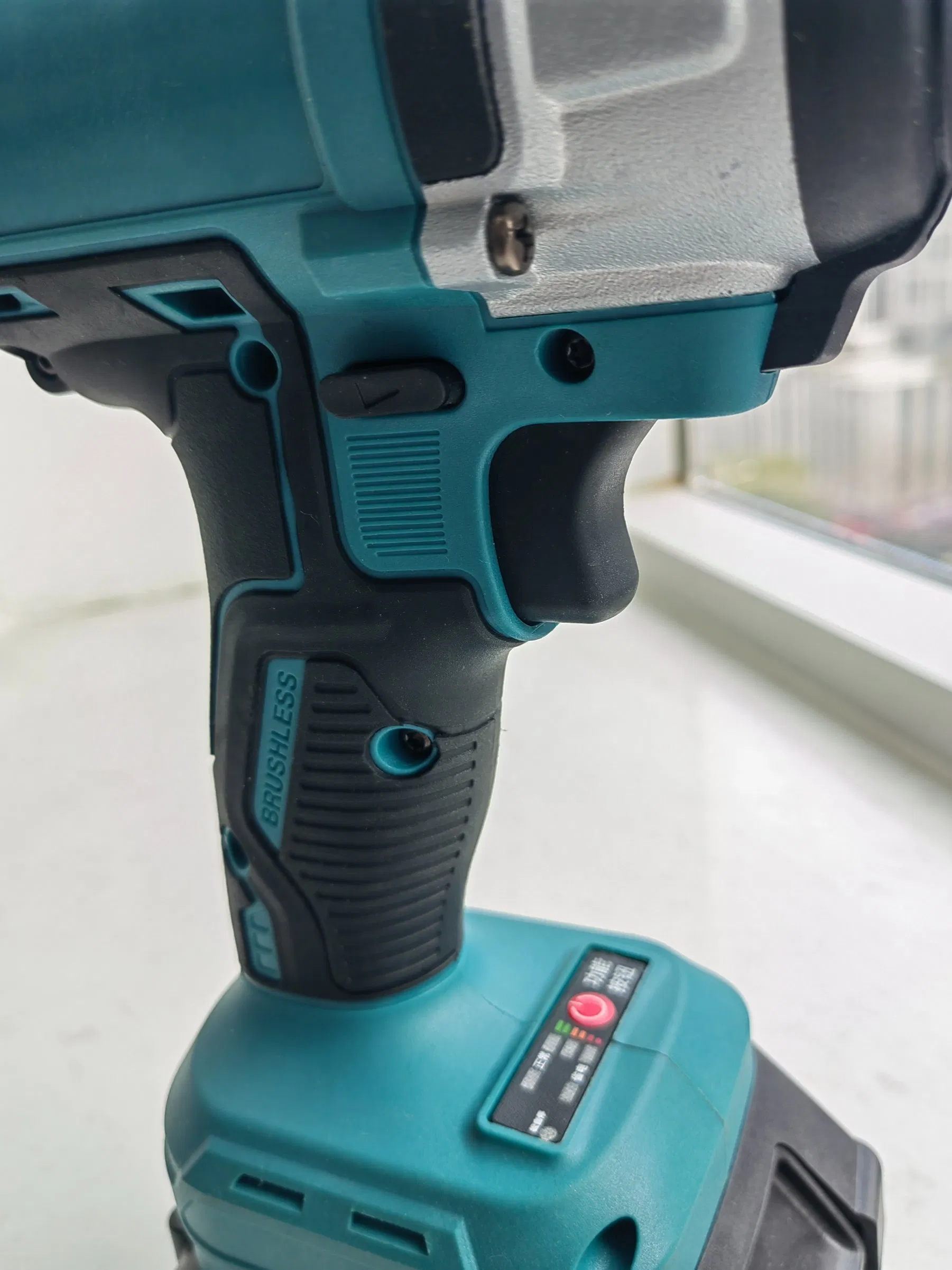 Brushless Cordless Impact Wrench Tyre
