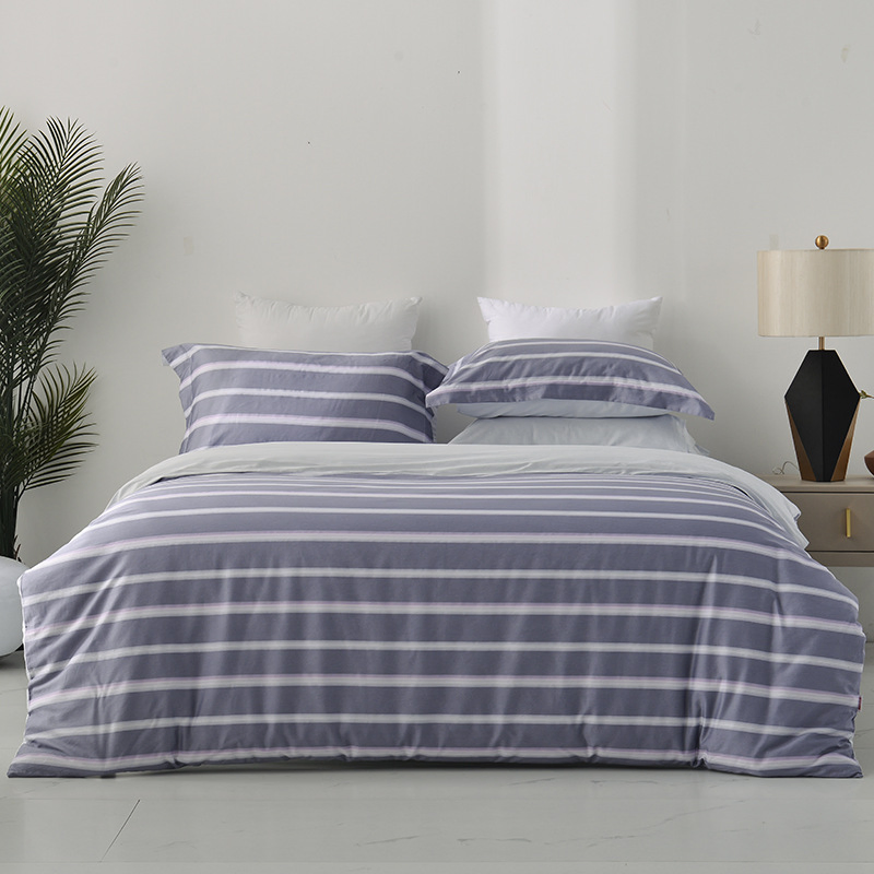 Комплект постельного белья King с красным покрывалом