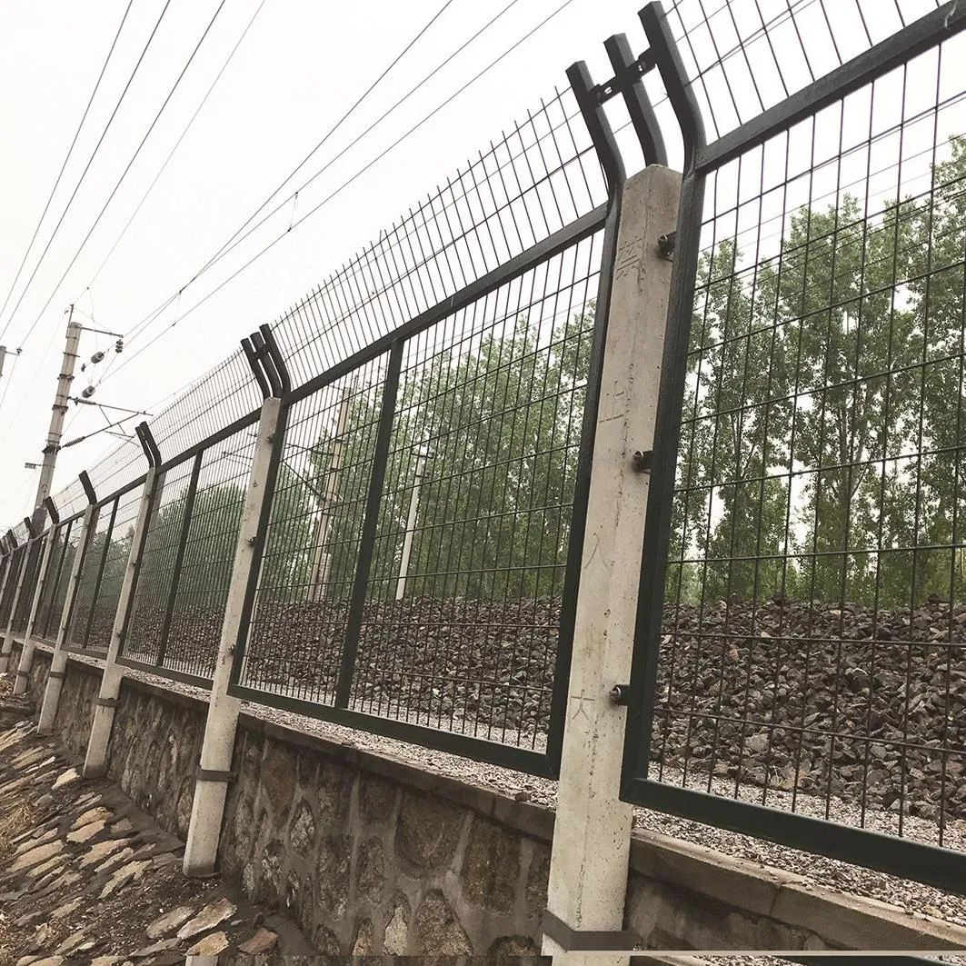 Flexible Design Adapts to Various Terrain Conditions Along Tracks Railway Fence
