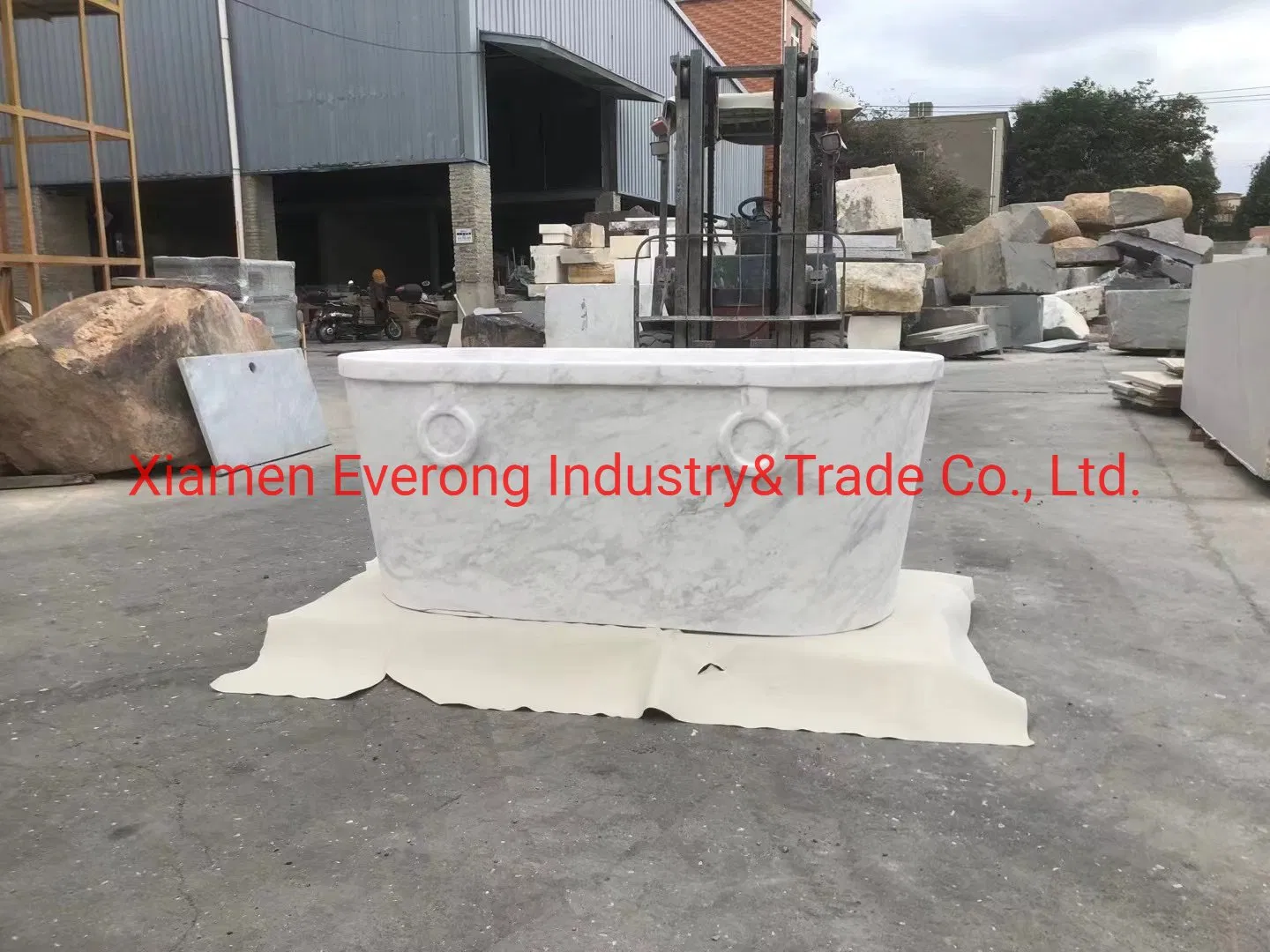 Белая мраморная ванна Carrara для виллы