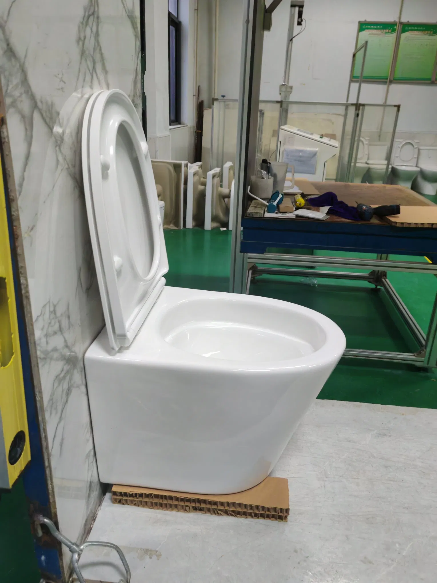 Bathroom Sanitary Ware Wall-Mounted Ceramic Toilet Bathroom Wc Toilet Wall Hung Toilet with Toilet Seat Cover