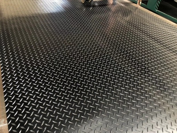 Horse Stable Anti-Slip Antislip Black Reinforced Solid Rubber Mat