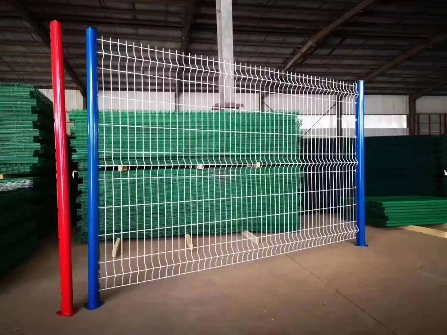 Fence Panels/Security Fence/Garden Fence/3D Triangle Bending Welded Wire Fencing Netting