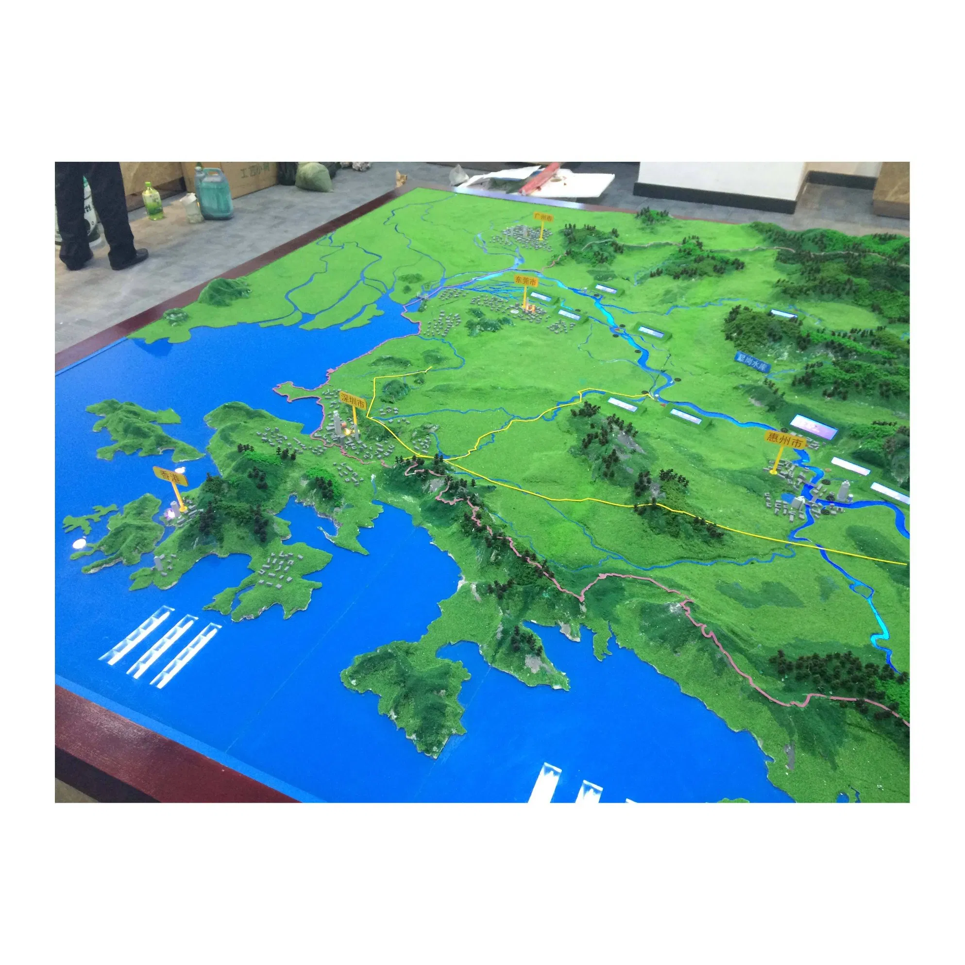 Customized Proportional Sand Table Model for Urban Terrain and Landform Planning