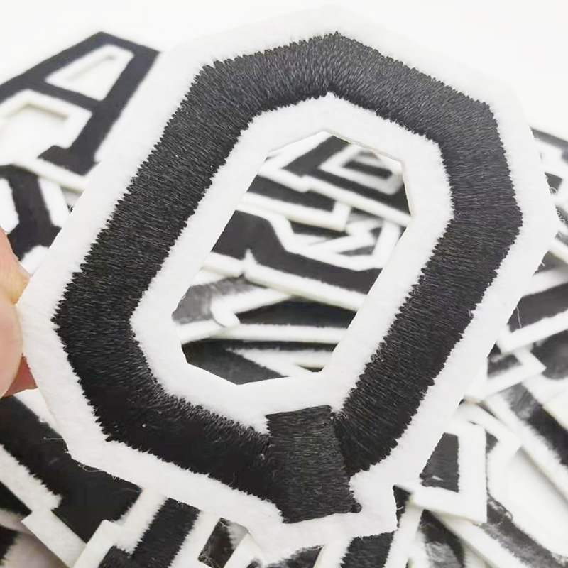 Нашивки буквы английского алфавита для одежды и сумок