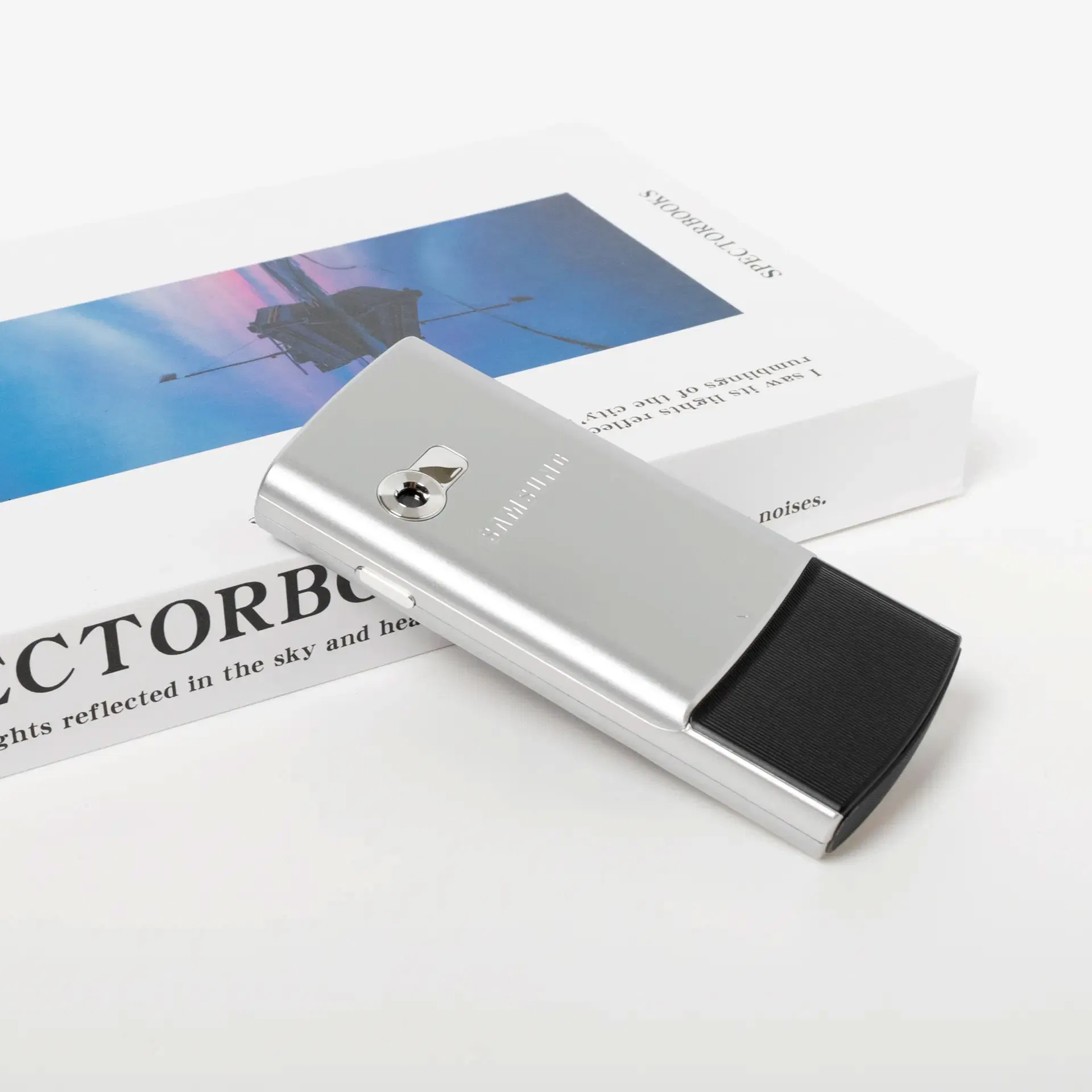 Кнопочный телефон 2G с двумя SIM-картами