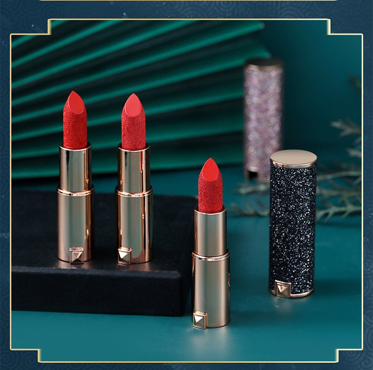 Starry Carved Lambskin Matte Lipstick Matte Velvet