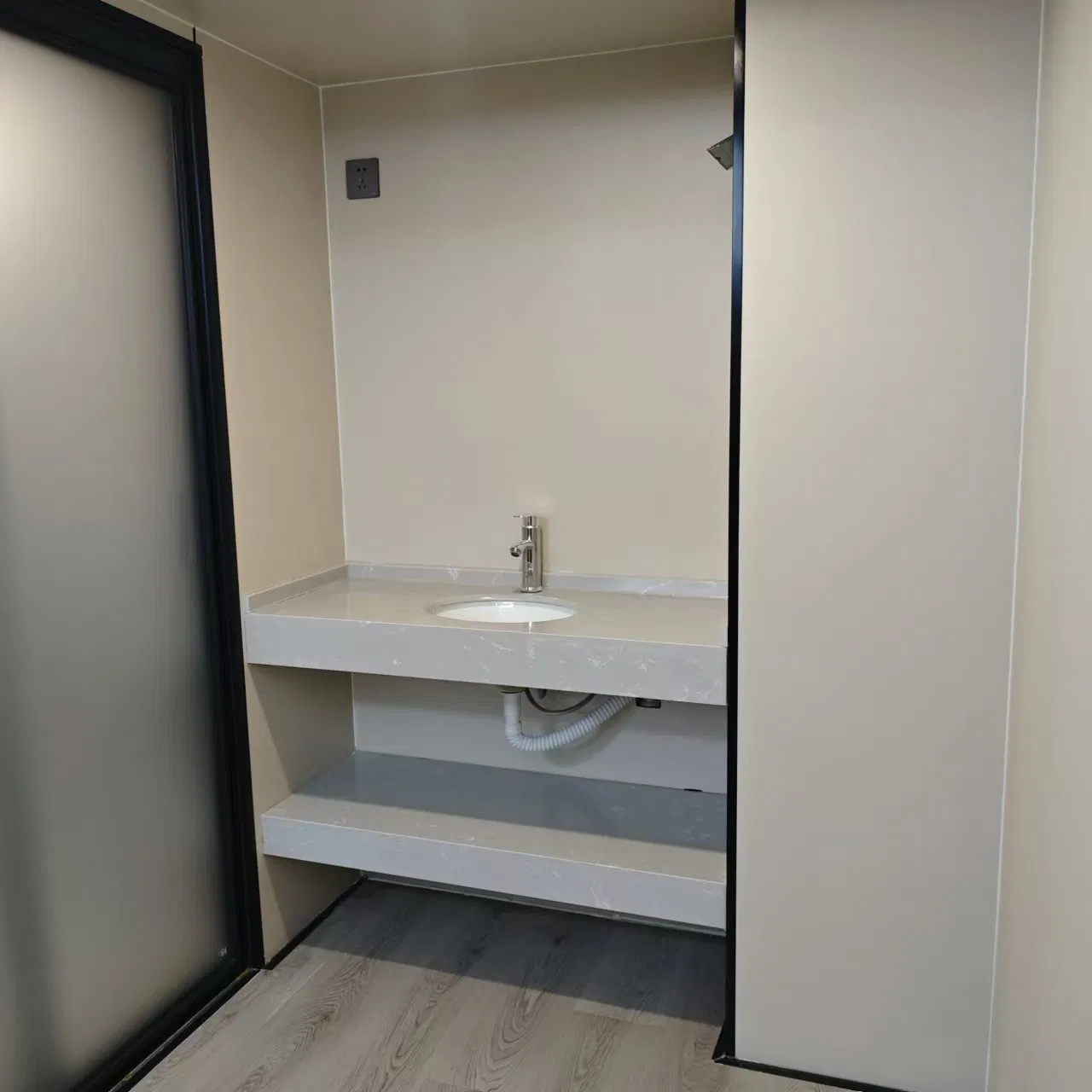 Smart and Convenient Mobile Hotels Prefab Space Capsule House