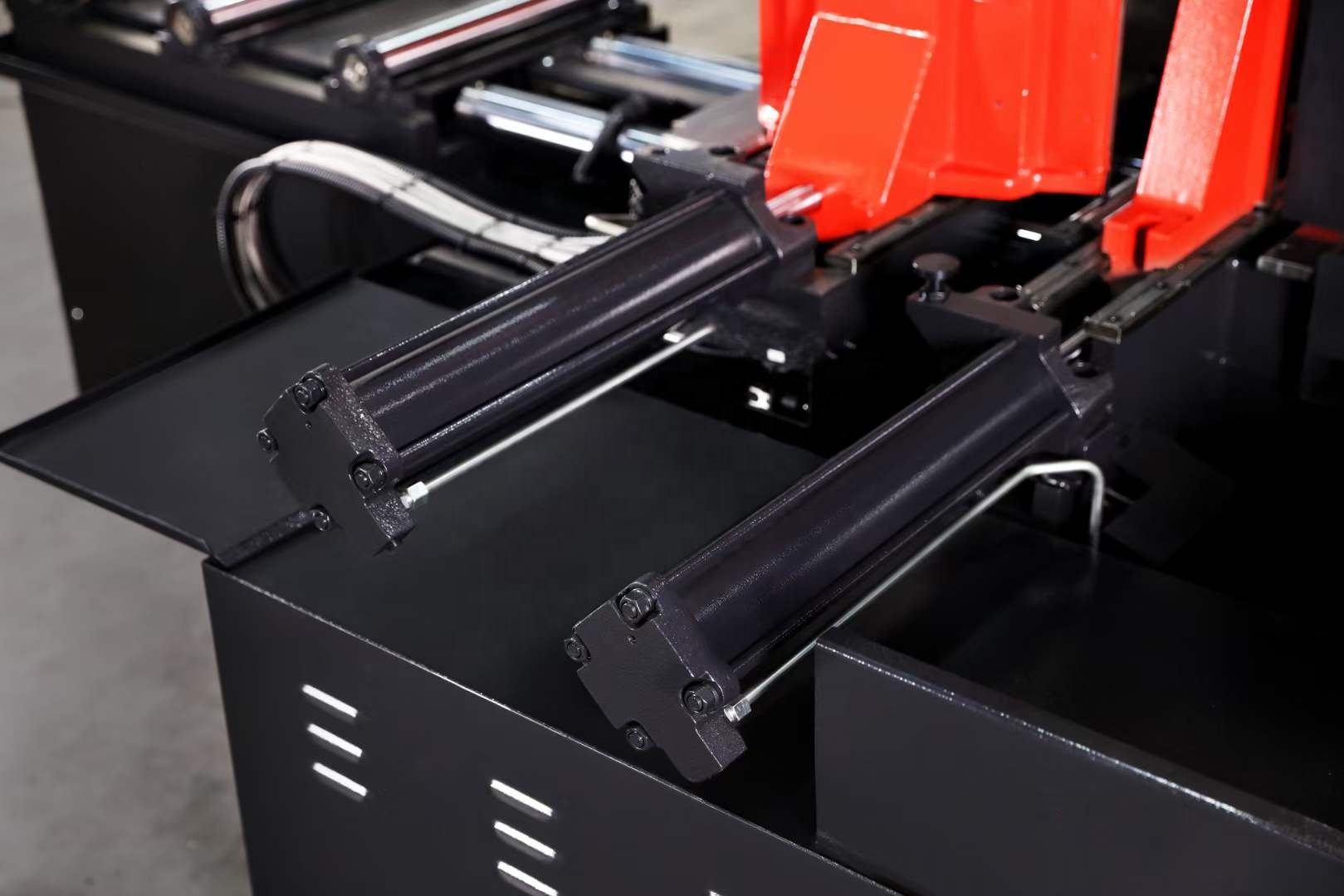 Ленточная пила настольная автоматическая ЧПУ универсальная