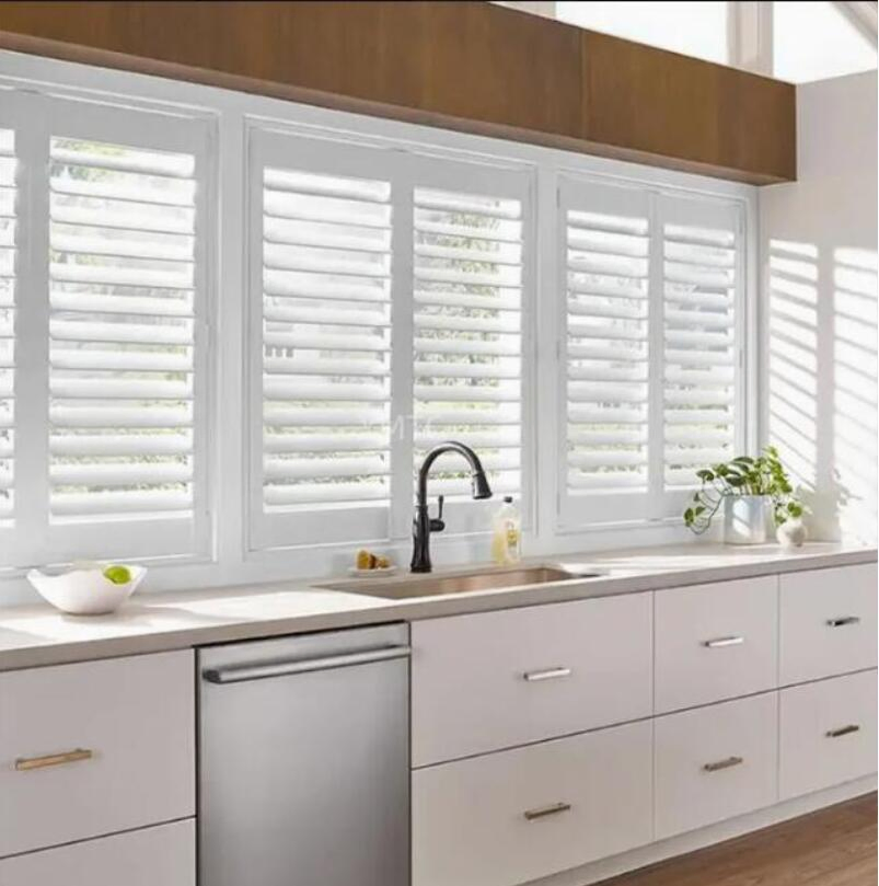 China-Factory Direct Sale White Painting Bi-Fold Paulwonia Wood Plantation Shutter