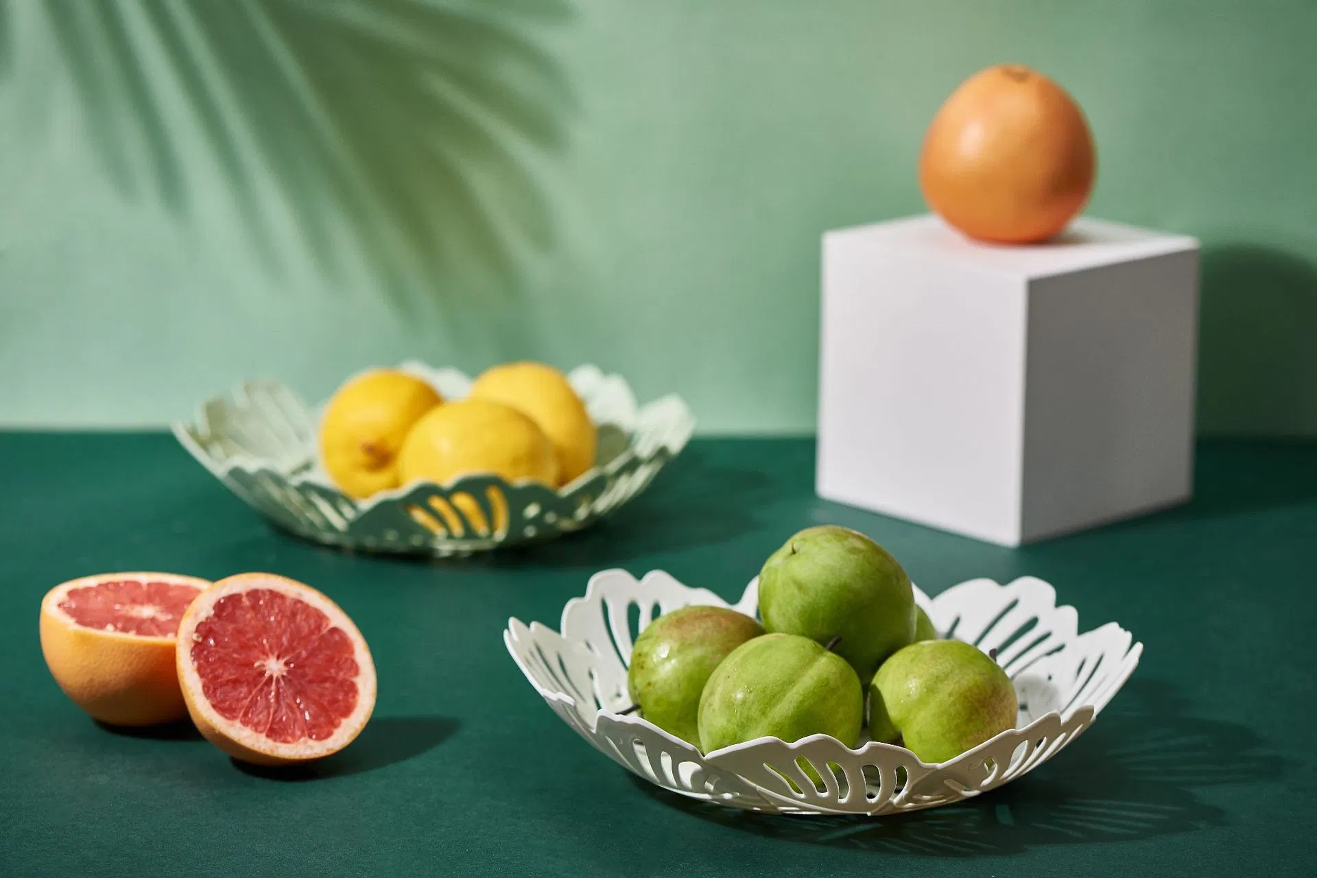 Wholesale Food Grade Hollow out Plastic Fruit Plate Decorative Dry Fruit Tray