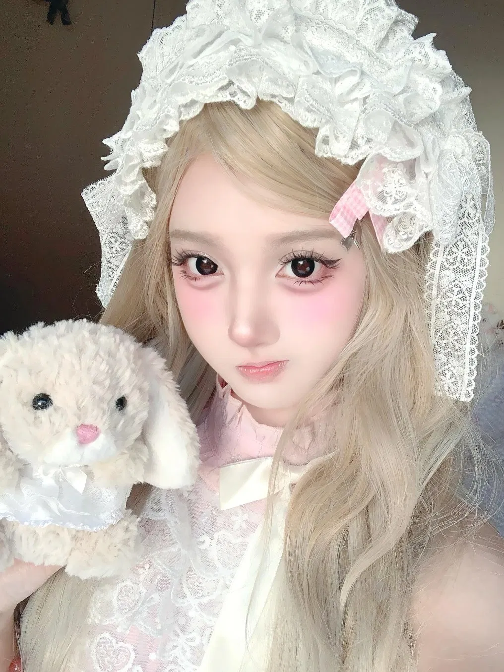 Captivating Colored Contact Lenses for a Striking Look